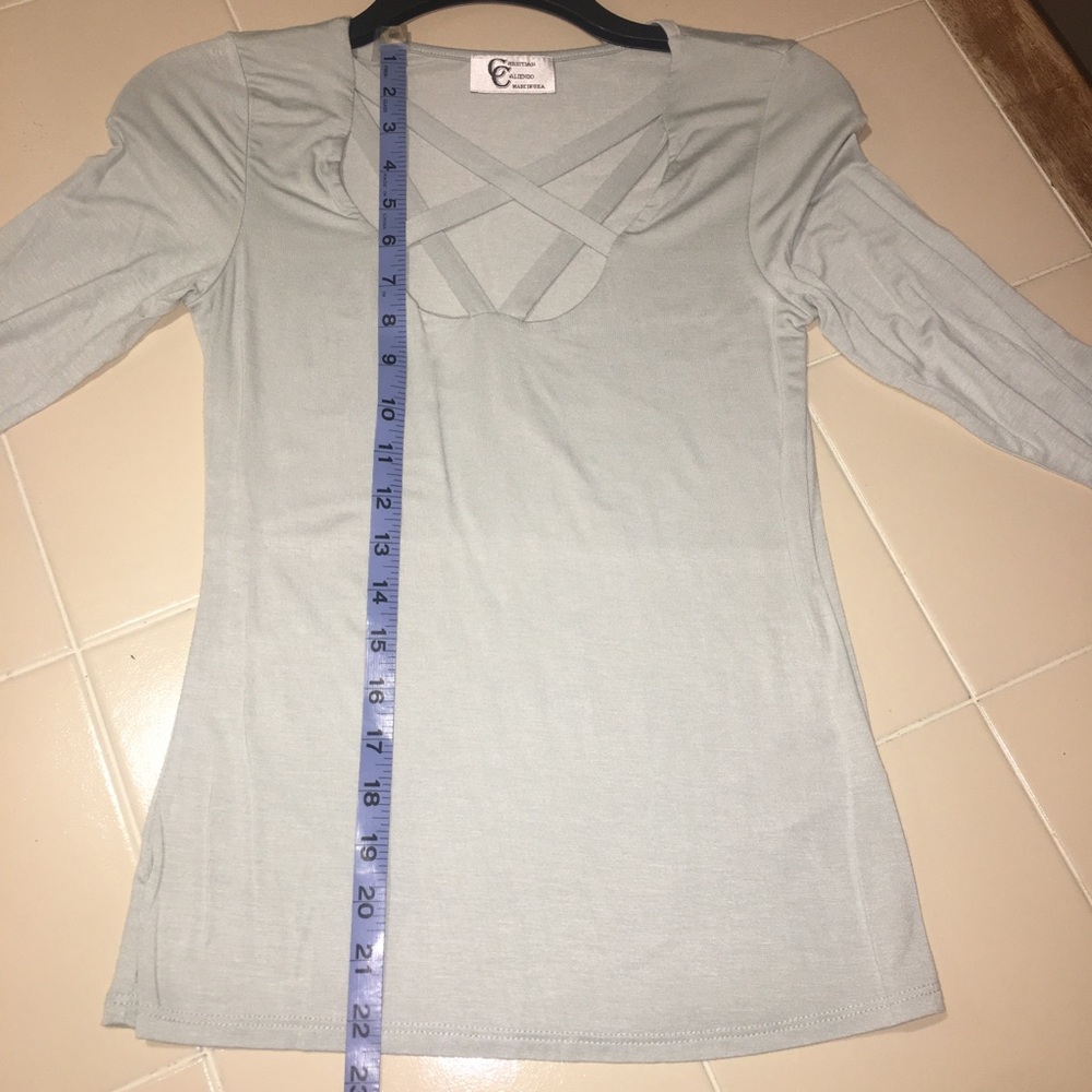 *DONATED* 😊 💥Women’s size small top💥 - Picture 3 of 6